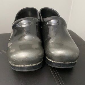 Black/silver Danskos